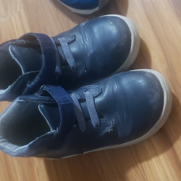 Shoes - Picture 2 of 8